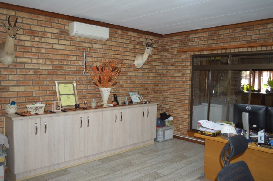 6 Bedroom Property for Sale in Doringkruin North West